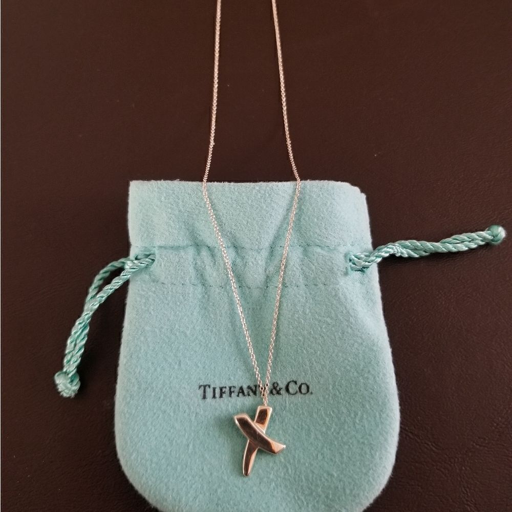 Tiffany & Co. Kiss Necklace